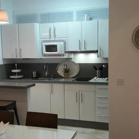 With 2 Bedrooms In - 10 M From The Lägenhet Fuengirola