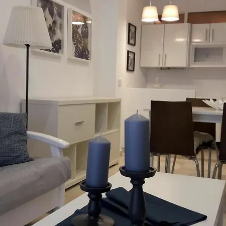 Lägenhet With 2 Bedrooms In - 10 M From The *